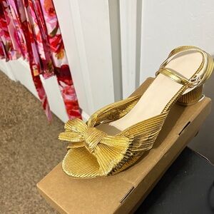 Amazon Gold Women's Sandals with Bow Accent